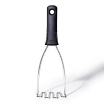 Machacador de patatas OXO Good Grips de acero inoxidable 26 cm