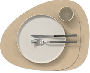 LIND DNA Manteles individuales Nupo - Cuero - Arena - Curvado - 44 x 37 cm - 2 piezas