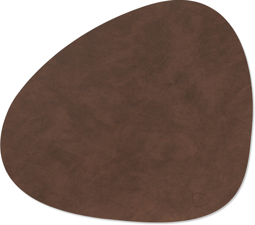 LIND DNA Manteles Individuales Nupo - Cuero - Marrón Oscuro - Curvado - 44 x 37 cm - 2 Piezas