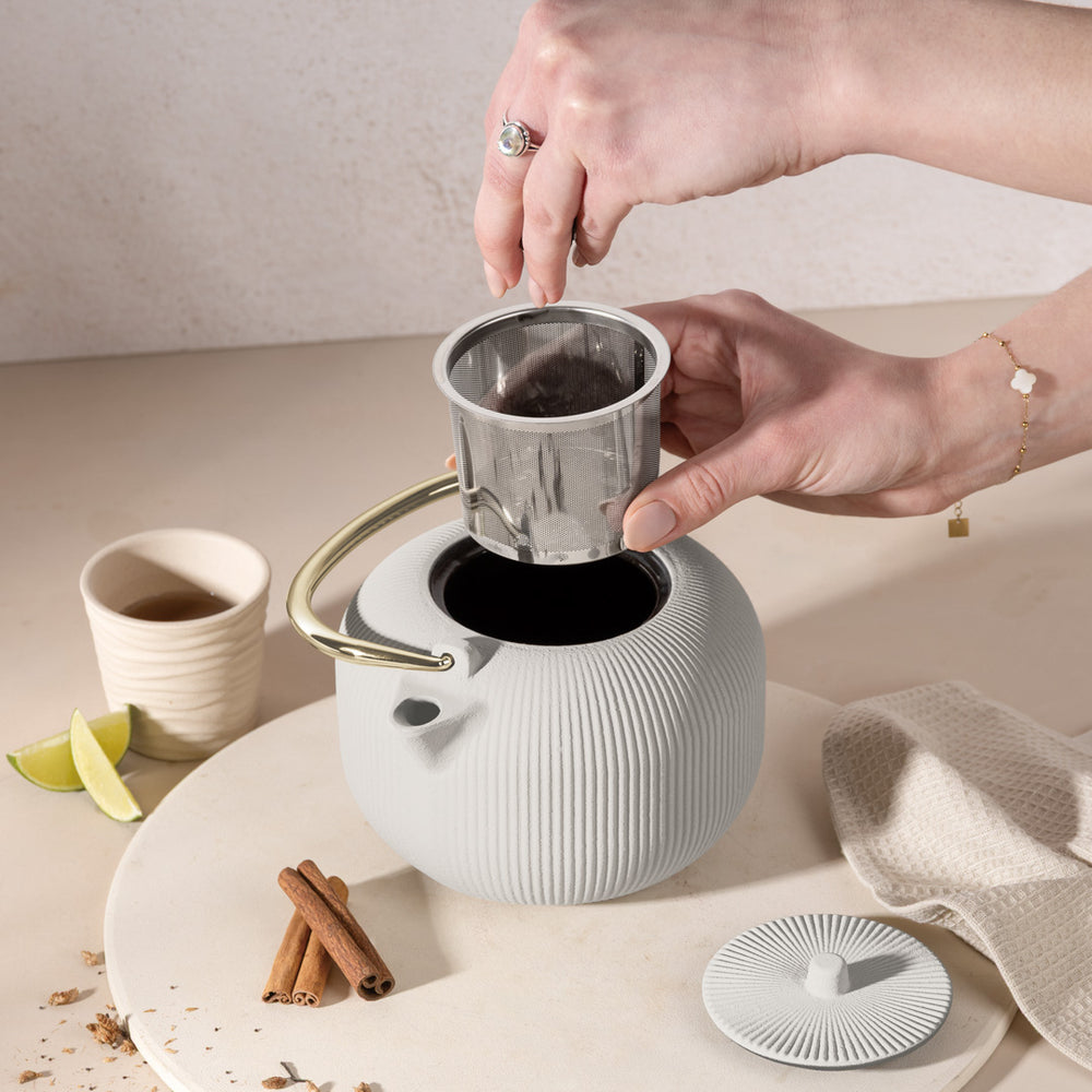 BerlingerHaus Tetera con Filtro de Acero Inoxidable - Hierro Fundido Mate Crema - 1 Litro