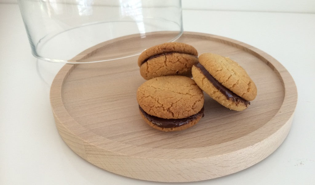 Galletas italianas de avellana rellenas de chocolate fundido