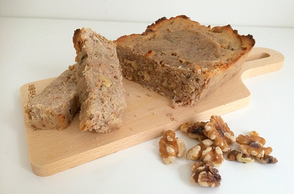 Pan de plátano sin gluten con un toque de miel y nueces crujientes