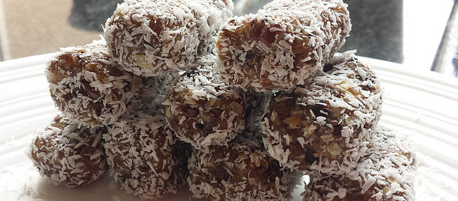 Barritas saludables de dátiles, avena y nibs de cacao
