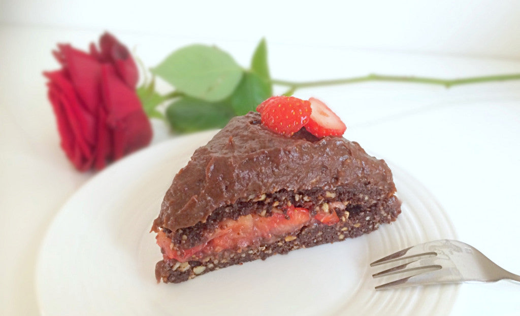 Una tarta de chocolate saludable sin hornear, repleta de ingredientes puros
