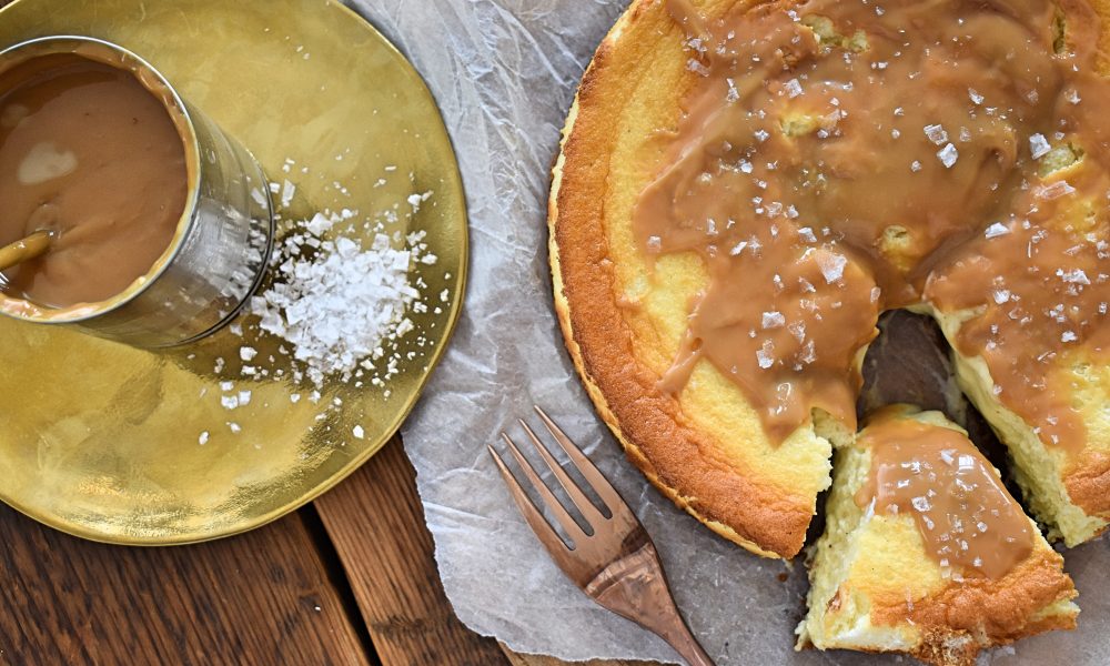 Cremosa tarta de queso con dulce de leche casero y una base crujiente de galletas Bastogne