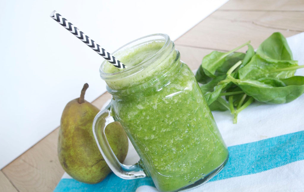 Fresco y nutritivo desayuno en un vaso