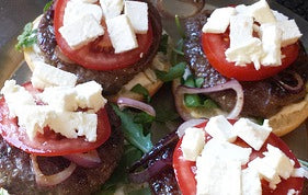Un giro mediterráneo a la clásica hamburguesa