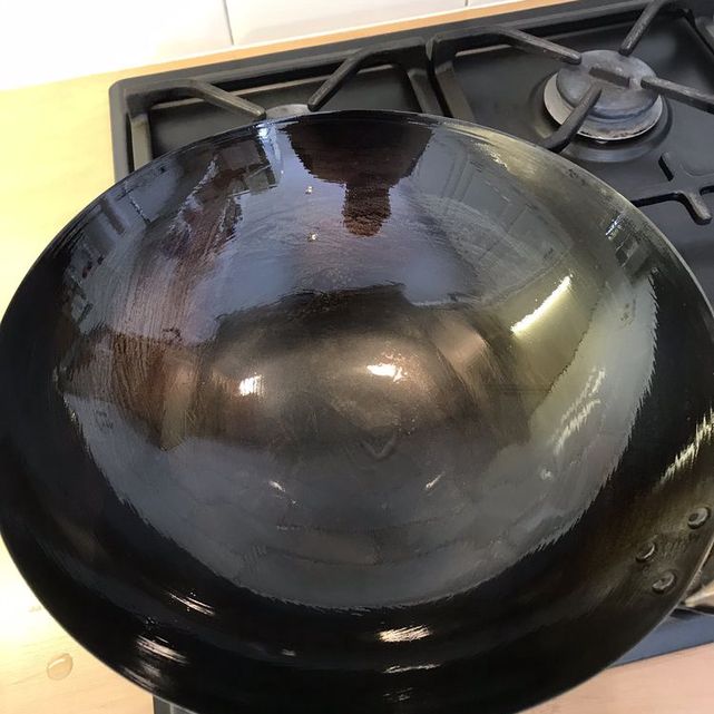 ¿Cómo funciona el curado del wok?