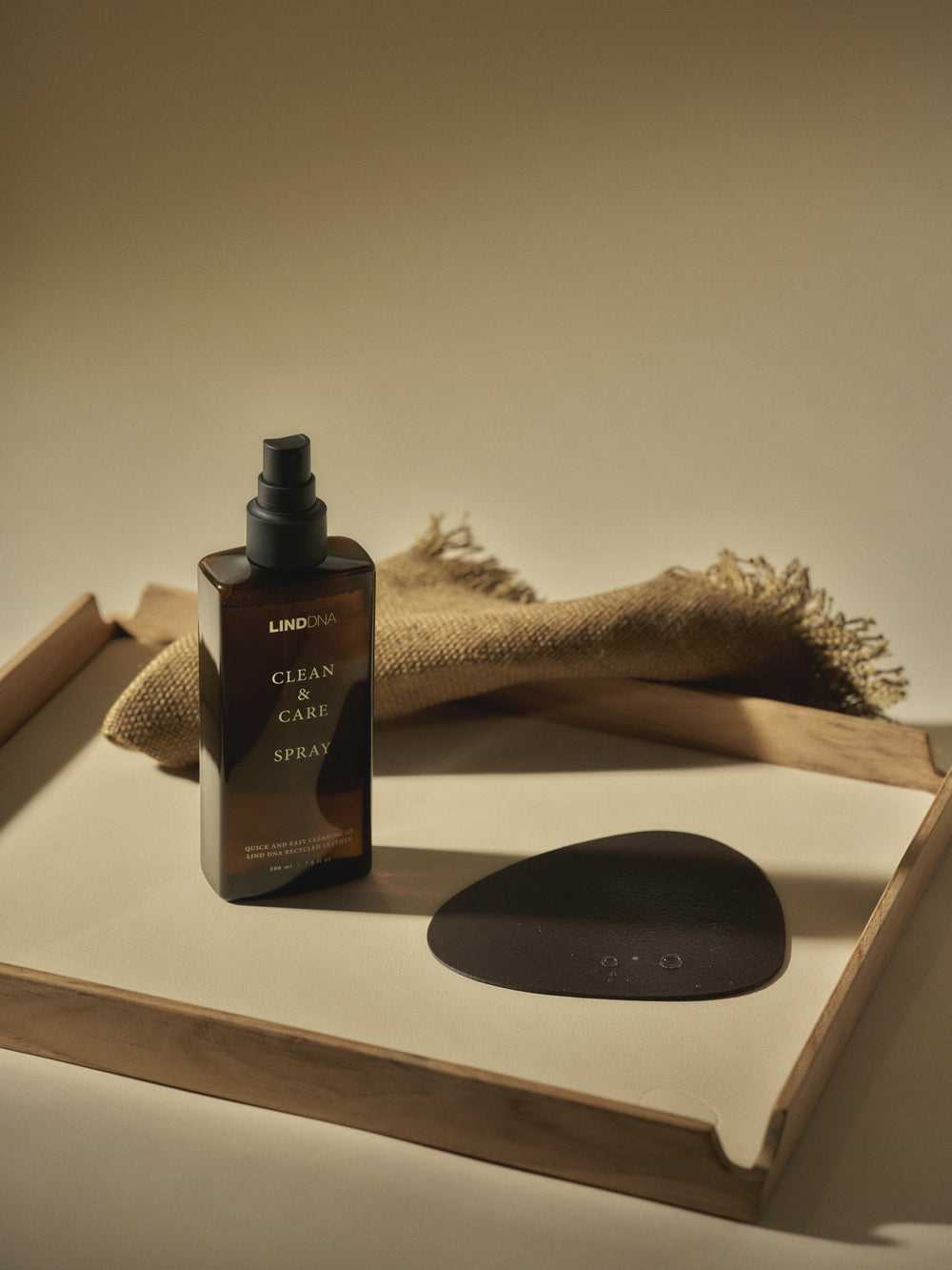 LIND DNA Spray Limpiador para Manteles Individuales y Posavasos - Limpieza y Cuidado - 200 ml