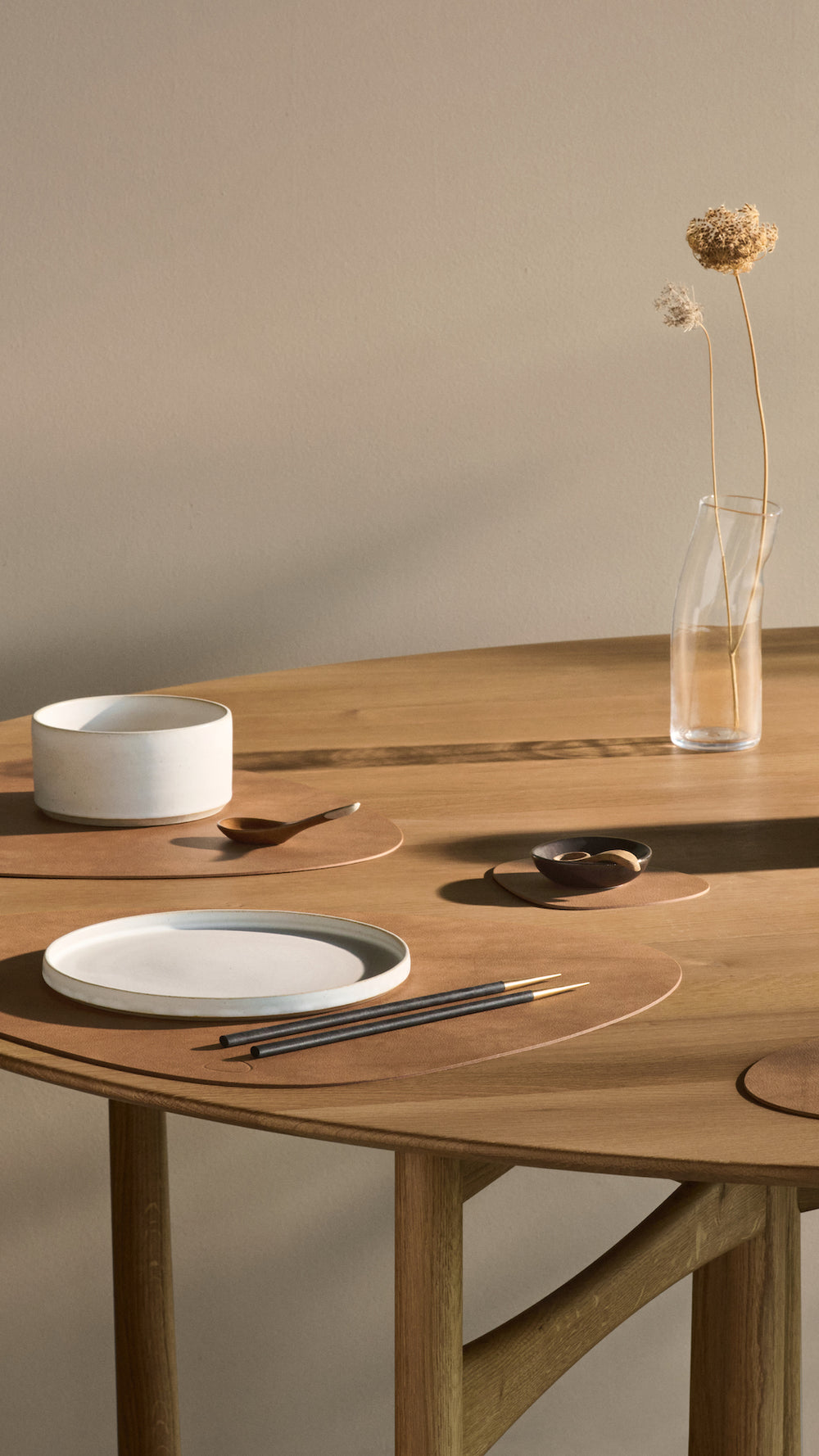 LIND DNA Manteles individuales Nupo - Cuero - Natural - Curvado - 44 x 37 cm - 2 piezas