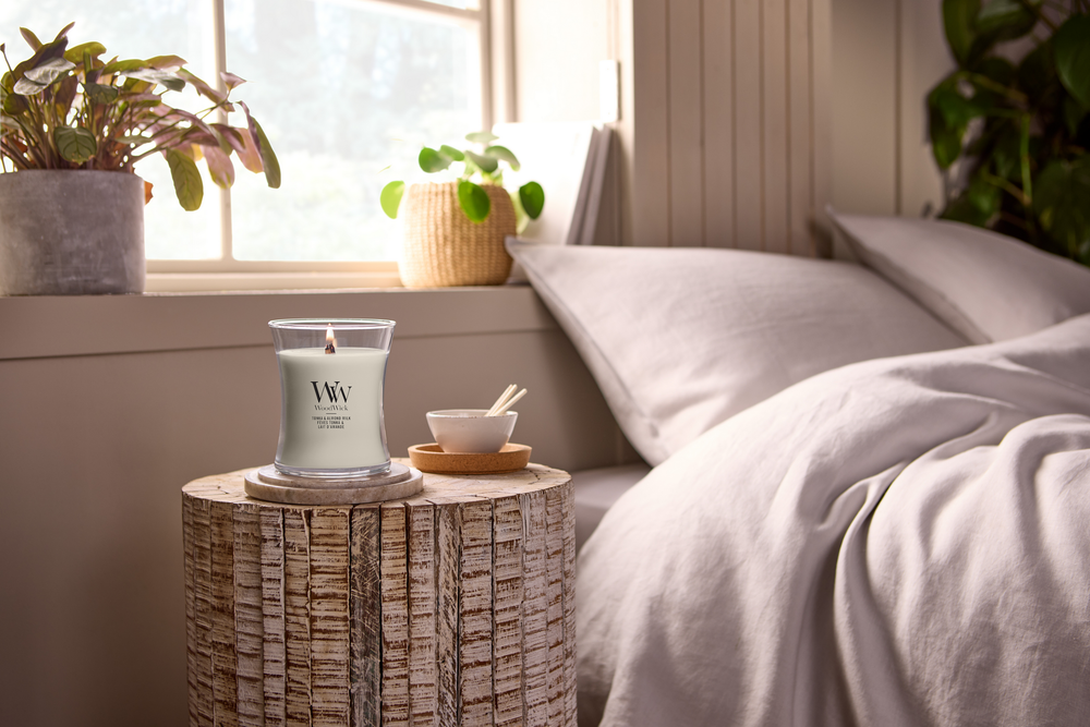 WoodWick Vela Aromática Mediana Tonka & Leche de Almendra - 11 cm / ø 10 cm - Vela Aromática en Vidrio - Mecha de Madera