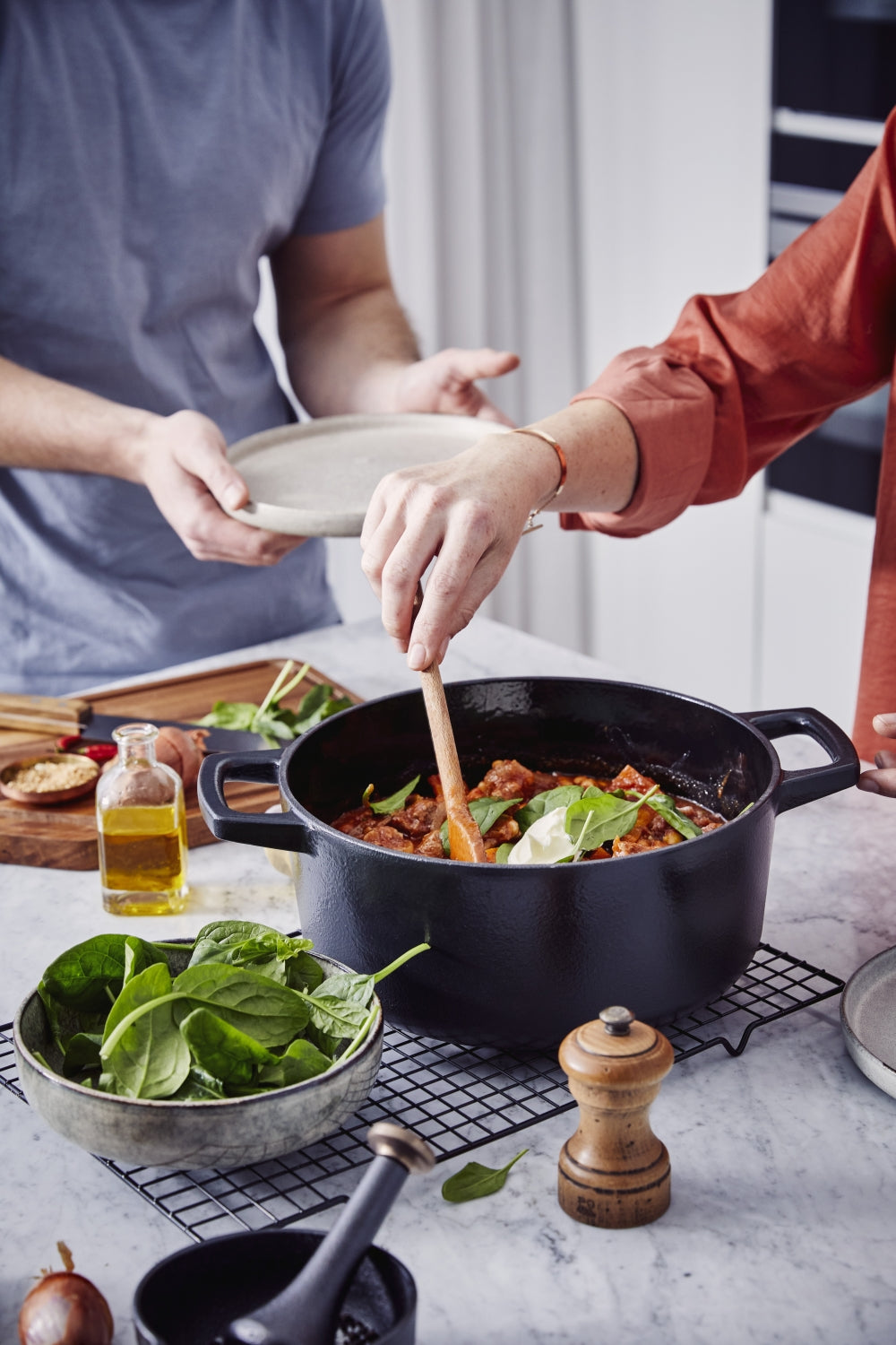 Cazuela con tapa Alva - Dutch Oven Nori de hierro fundido ø 26 cm + asas gratis - capa antiadherente esmaltada