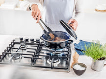 BK Braadpan Fortalit Emaille Zwart ø 22 cm / 2 Liter - sfeerbeeld 6