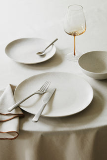Broste Copenhagen Juego de vajilla Nordic Vanilla 6 piezas / 2 personas - 2 platos llanos, 2 platos para desayuno y 2 cuencos
