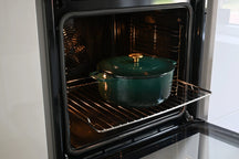 Combekk Braadpan met deksel Gietijzer Holly Green ø 24 cm / 3.8 Liter - sfeerbeeld 5