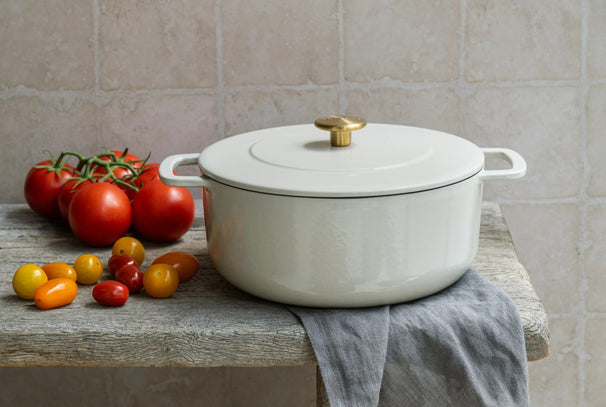 Combekk Cacerola con tapa Hierro Fundido Sand ø 24 cm / 3.8 Litros - revestimiento antiadherente esmaltado