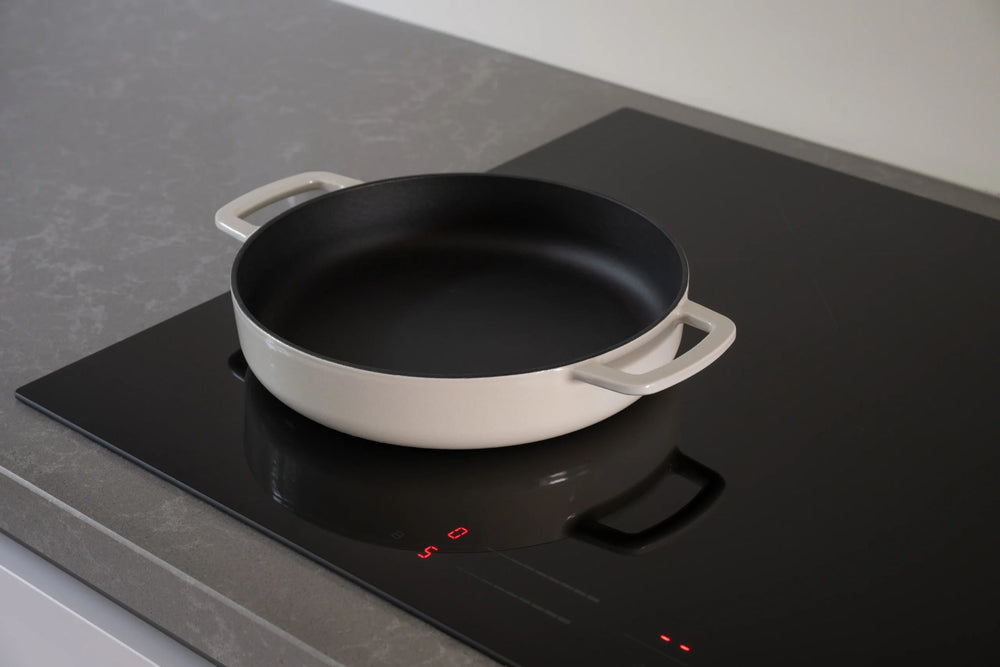 Combekk Koekenpan Skillet met 2 grepen Gietijzer Sand ø 24 cm - sfeerbeeld 5