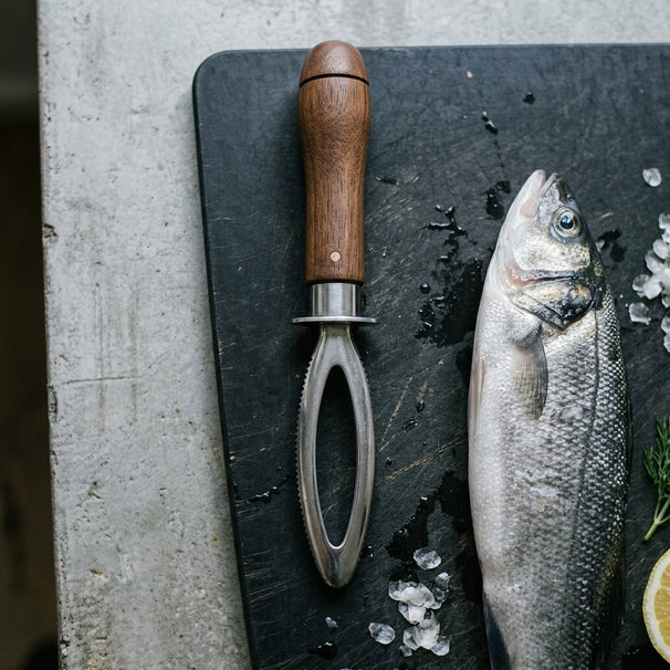 Crafts La Marée Escamador de Pescado Nogal - 21,4 cm