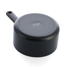 KitchenAid Steelpan Aluminium Mat Zwart ø 16 cm / 1.6 Liter - met deksel - onderaanzicht