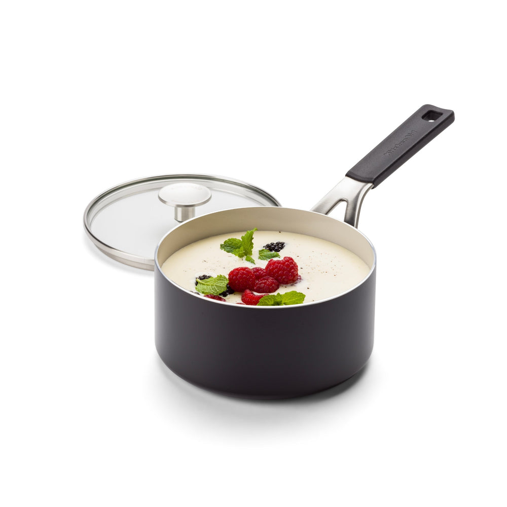 KitchenAid Steelpan Aluminium Mat Zwart ø 16 cm / 1.6 Liter - met deksel - productfoto