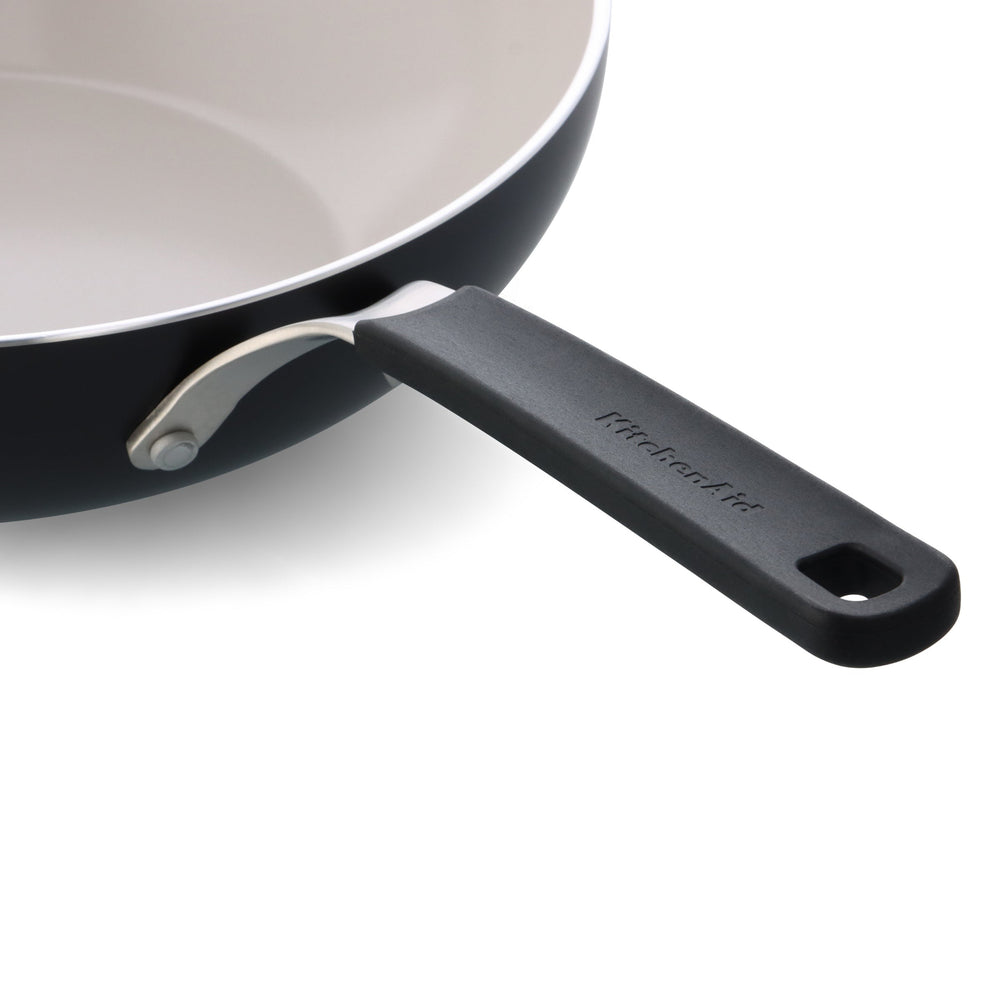 KitchenAid Wokpan Aluminium Mat Zwart ø 28 cm / 3.7 Liter - detail 1