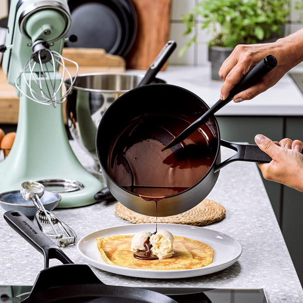 KitchenAid Cazo Classic Forged Negro ø 20 cm / 3,1 litros - revestimiento antiadherente cerámico
