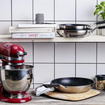 KitchenAid Koekenpannenset Classic RVS 3-delig - ø 20, 24 & 28 cm - sfeerbeeld 4