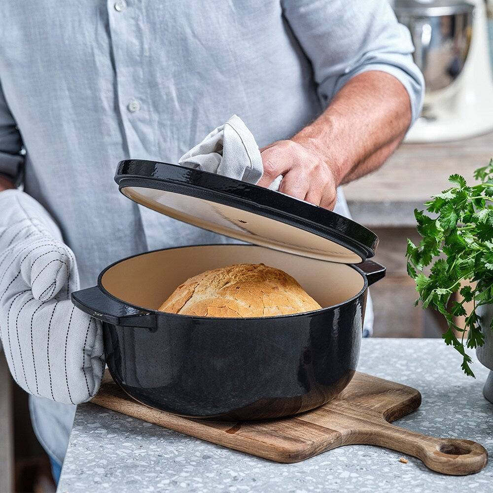 KitchenAid Braadpan Gietijzer Onyx Black ø 22 cm / 3.3 Liter - sfeerbeeld 4