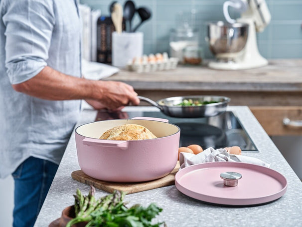 KitchenAid Cocotte de Hierro Fundido Dried Rose ø 26 cm / 5,2 litros - revestimiento antiadherente esmaltado
