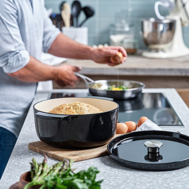KitchenAid Cocotte de Hierro Fundido Onyx Black ø 26 cm / 5,2 litros - revestimiento antiadherente esmaltado