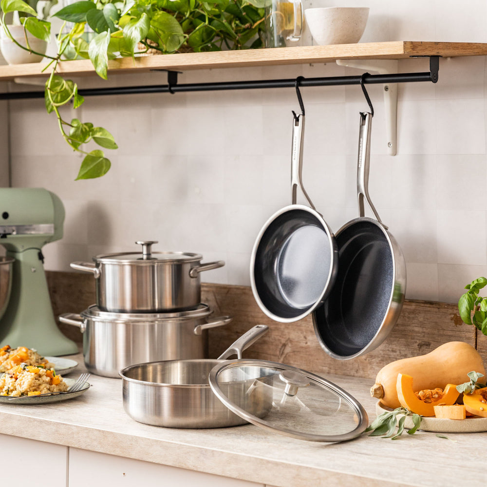 KitchenAid Koekenpannenset Multi-Ply RVS 2-delig - ø 20 & 28 cm - sfeerbeeld 1