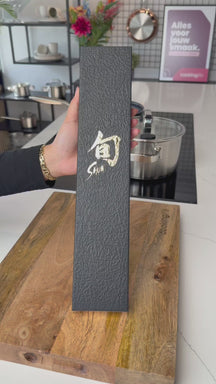 Cuchillo Santoku Kai Shun Classic - acero damasco de 32 capas - 13.75 cm - DM-0727