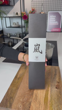 Yaxell Cuchillo de chef Hana 20 cm - Acero inoxidable de 3 capas - mango de madera Pakkah marrón oscuro