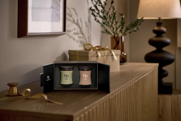 WoodWick Set de Regalo Velas Aromáticas Medianas Fireside & Cashmere - 2 Piezas - Vela Aromática en Vidrio - Mecha de Madera